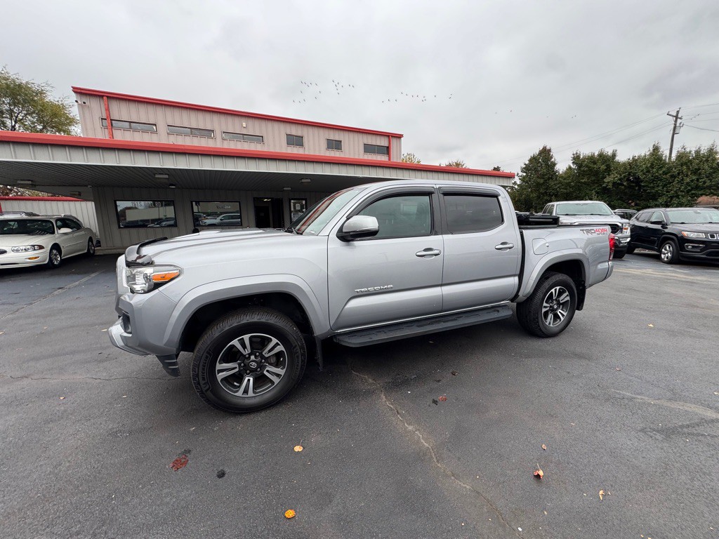 2018 Toyota Tacoma Image 2