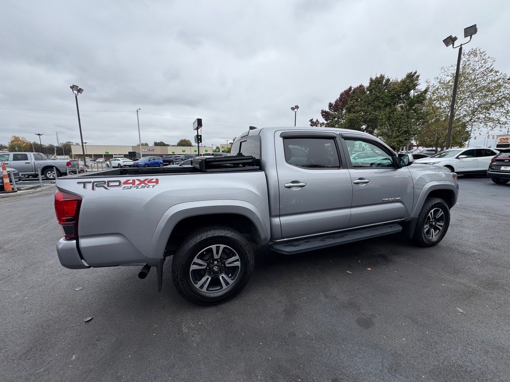 2018 Toyota Tacoma Image 5