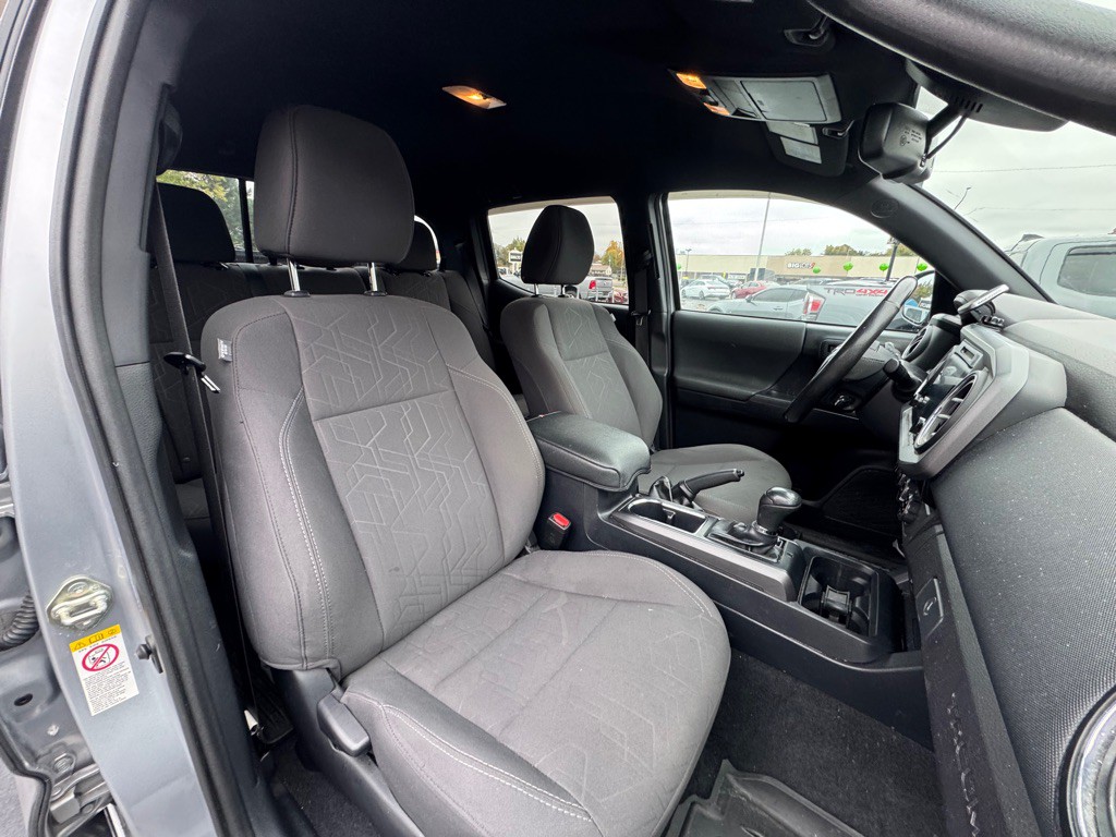 2018 Toyota Tacoma Image 10