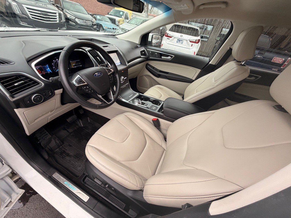 2020 Ford Edge Image 7