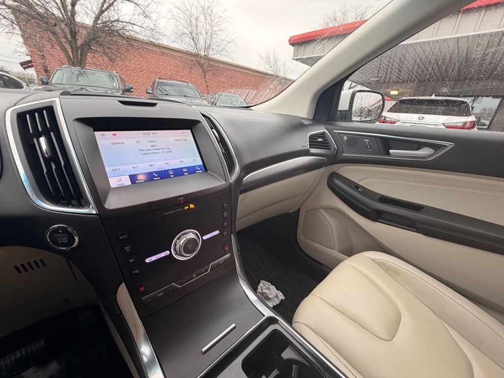 2020 Ford Edge Image 8