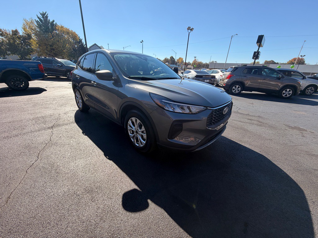 2025 Ford Escape Image 2