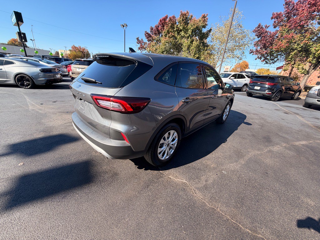 2025 Ford Escape Image 3
