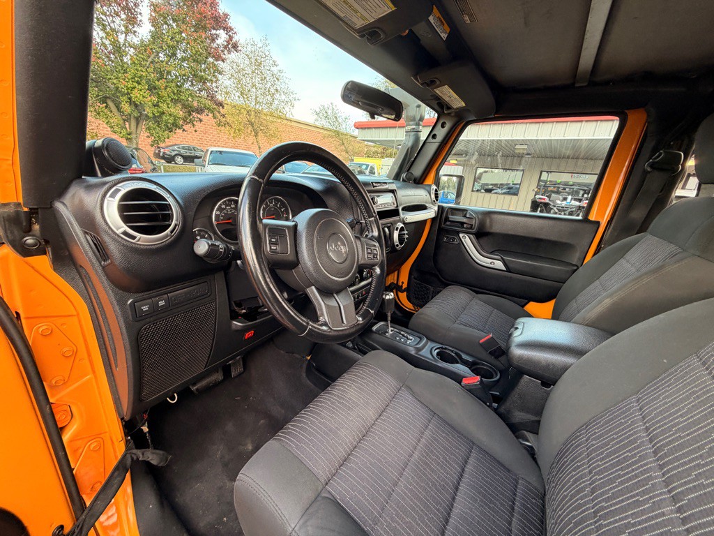 2012 Jeep Wrangler Image 9