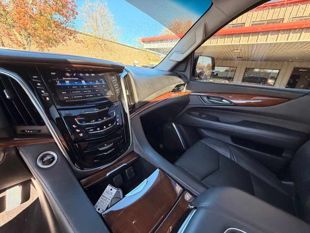 2018 Cadillac Escalade Image 11