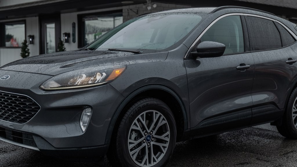 2021 Ford Escape Image 2