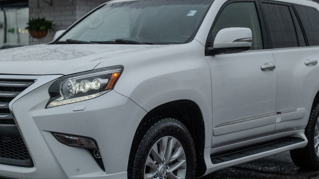 2016 Lexus GX Image 2