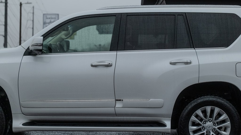 2016 Lexus GX Image 3