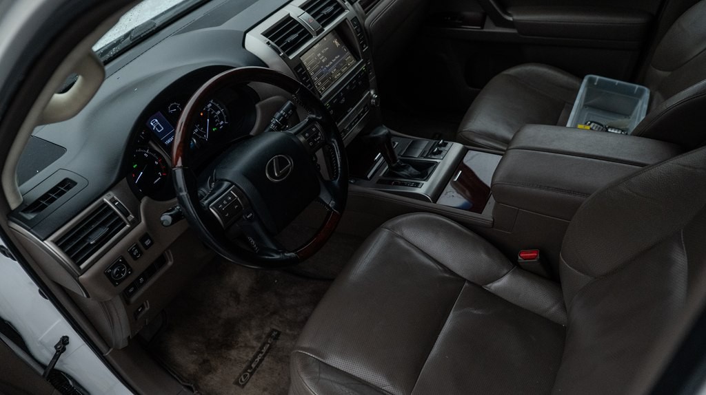 2016 Lexus GX Image 9