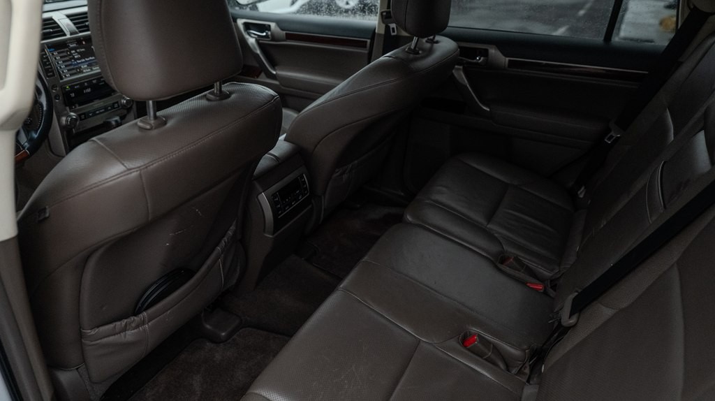 2016 Lexus GX Image 10