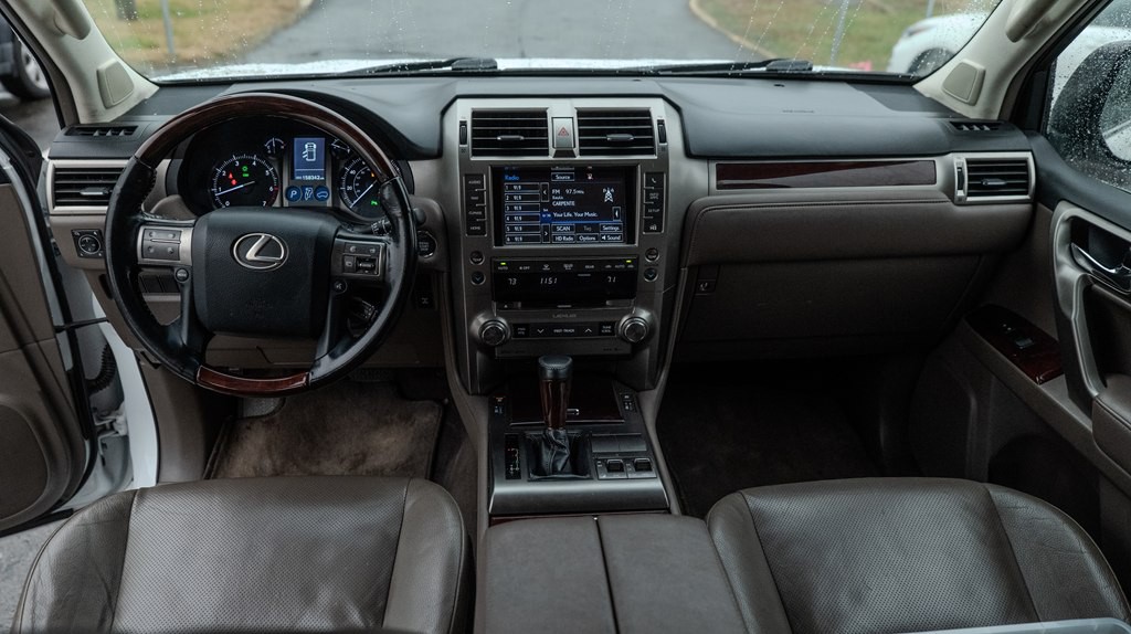 2016 Lexus GX Image 11
