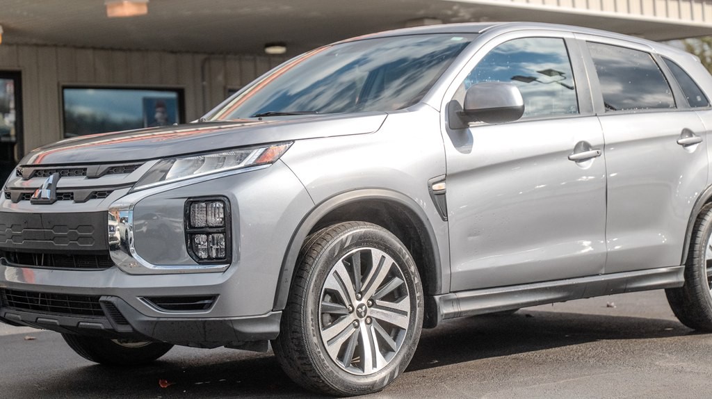 2021 Mitsubishi Outlander Image 2