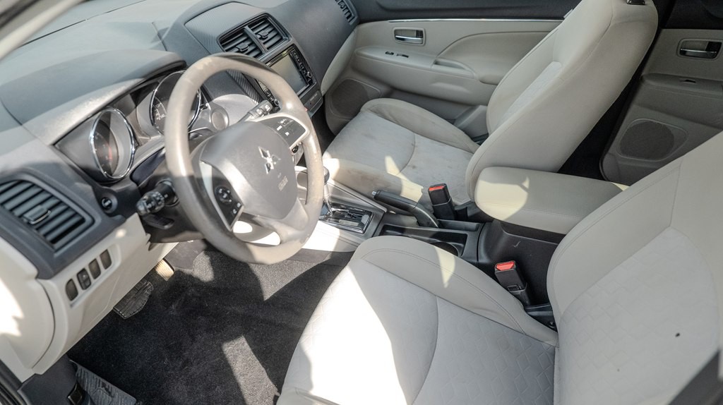 2021 Mitsubishi Outlander Image 9