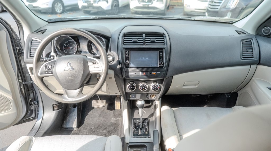 2021 Mitsubishi Outlander Image 11