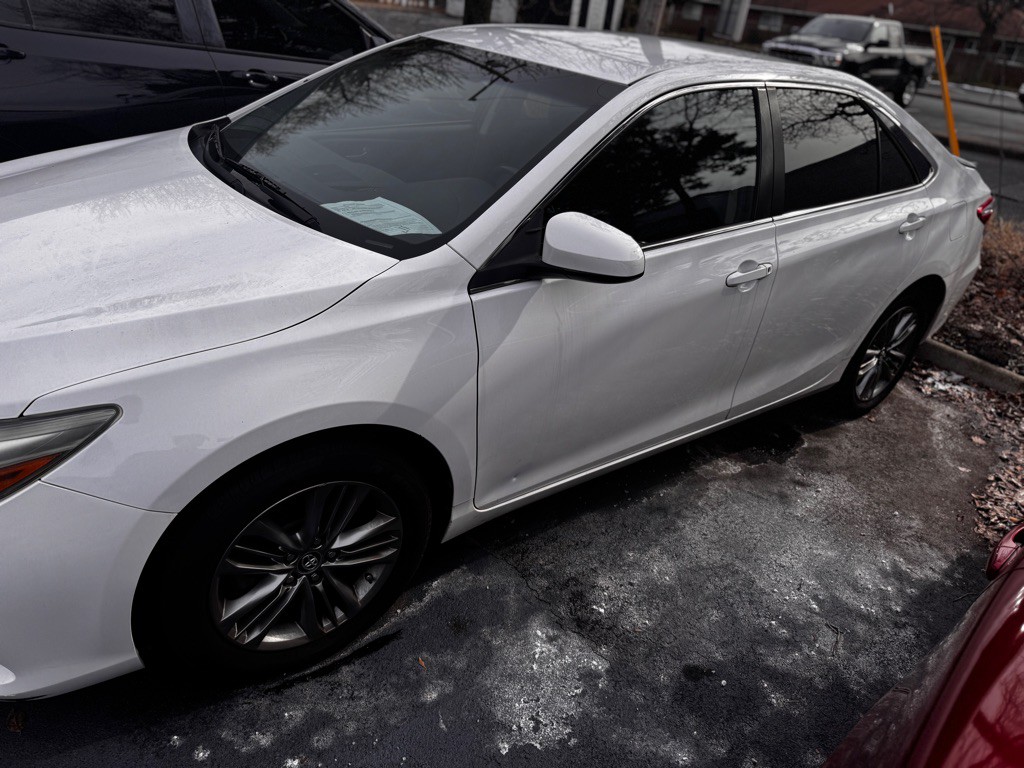 2016 Toyota Camry Image 3