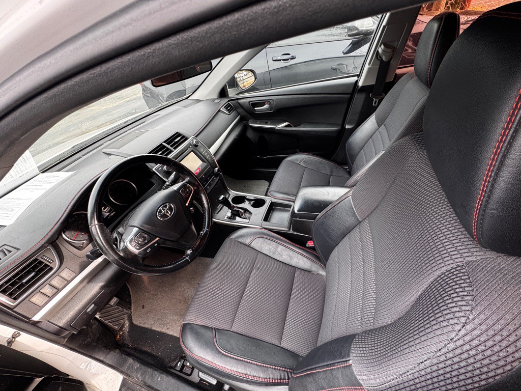 2016 Toyota Camry Image 6