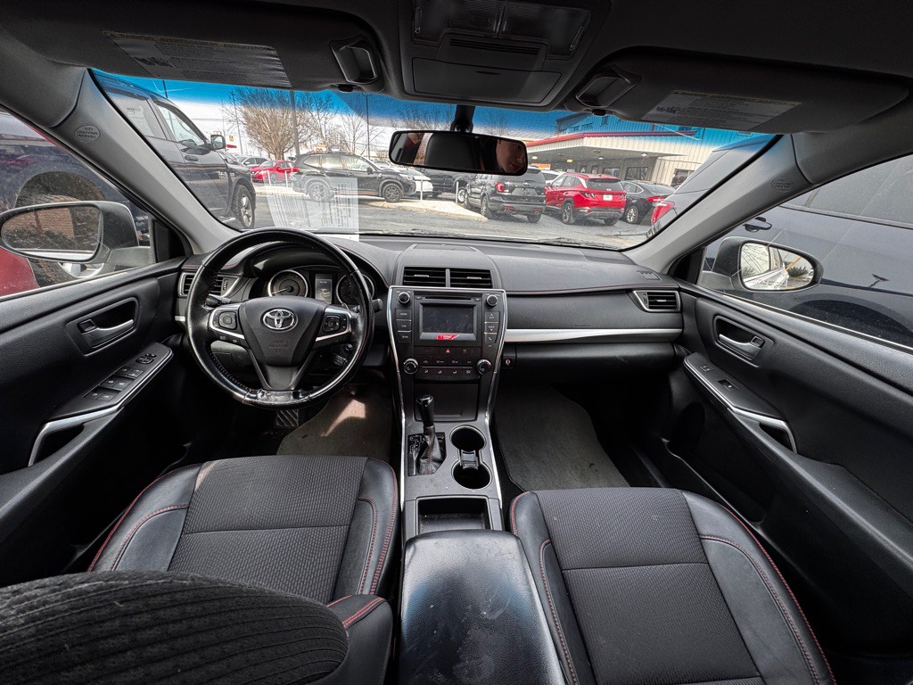 2016 Toyota Camry Image 9