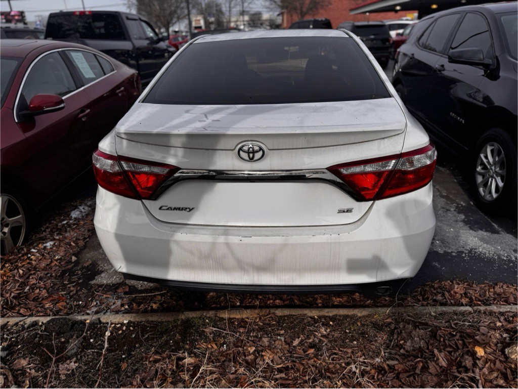 2016 Toyota Camry Image 3