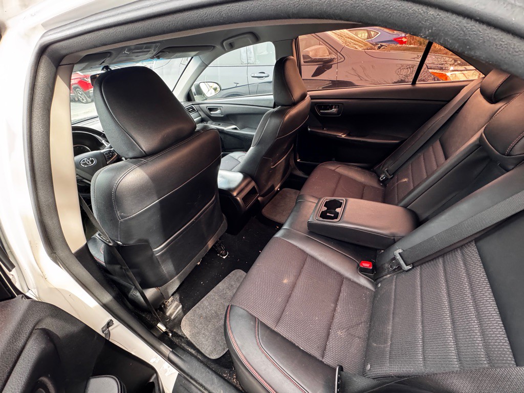 2016 Toyota Camry Image 7