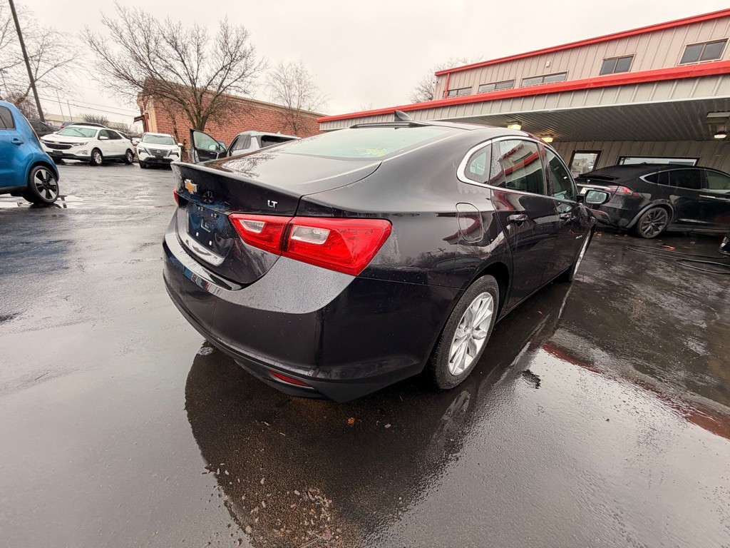 2023 Chevrolet Malibu Image 3