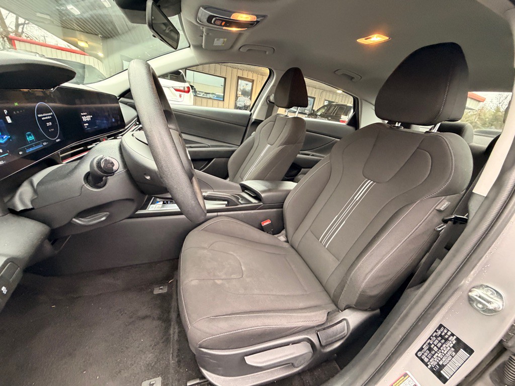 2024 Hyundai Elantra Image 6