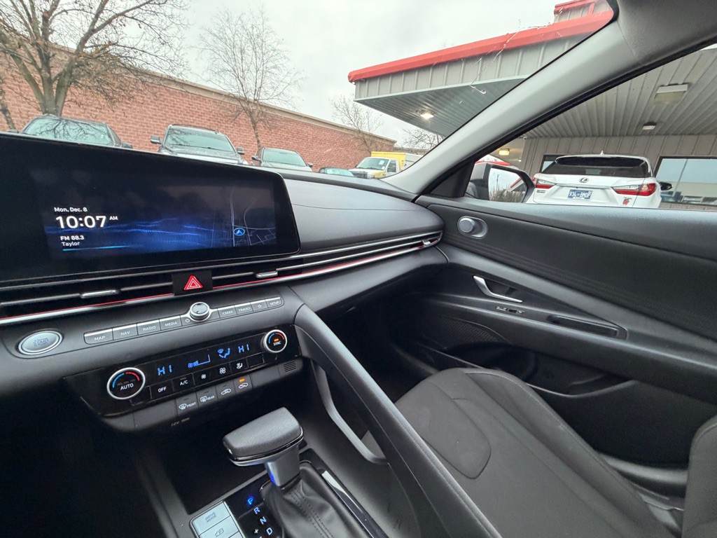 2024 Hyundai Elantra Image 9