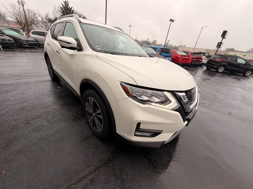 2018 Nissan Rogue Image 2
