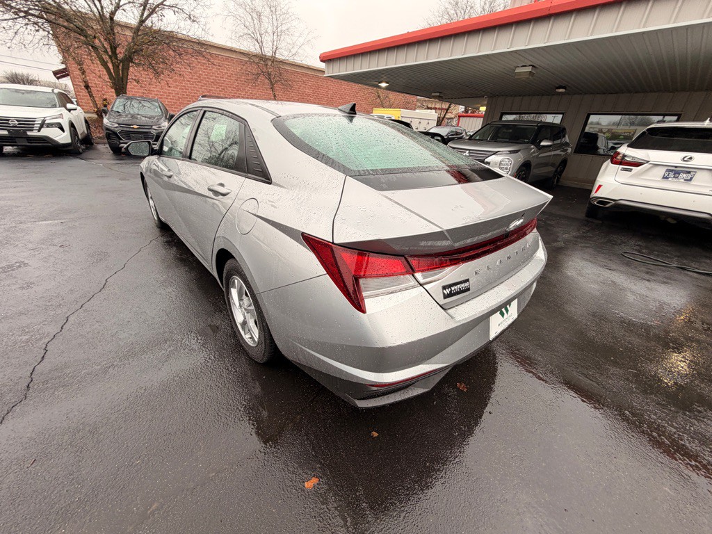 2021 Hyundai Elantra Image 4