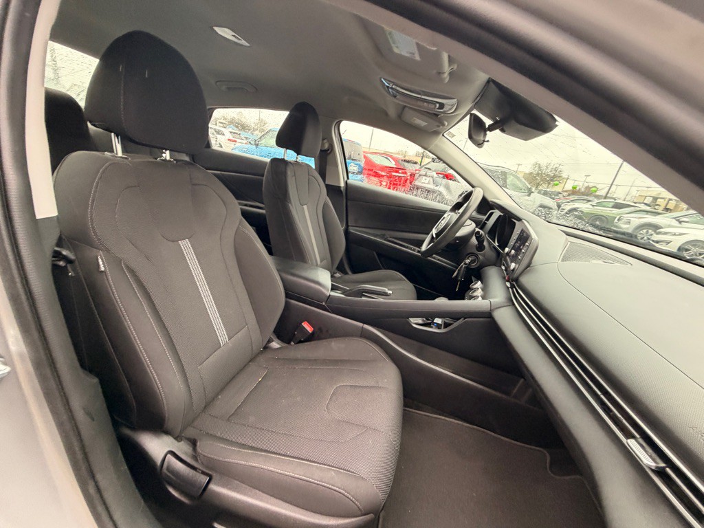 2021 Hyundai Elantra Image 7