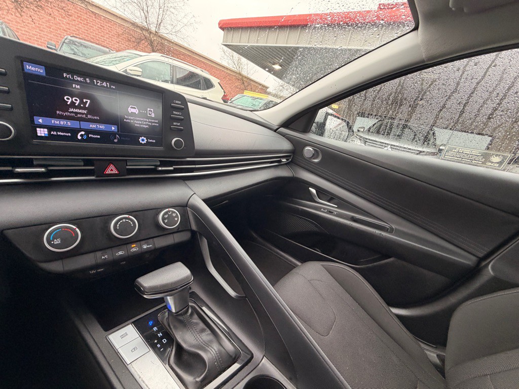 2021 Hyundai Elantra Image 10