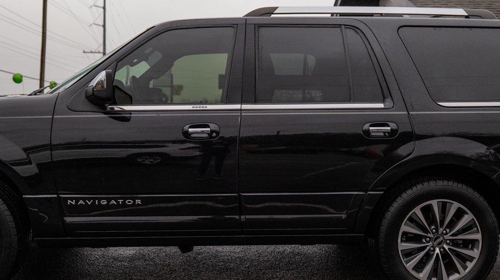 2015 Lincoln Navigator Image 3