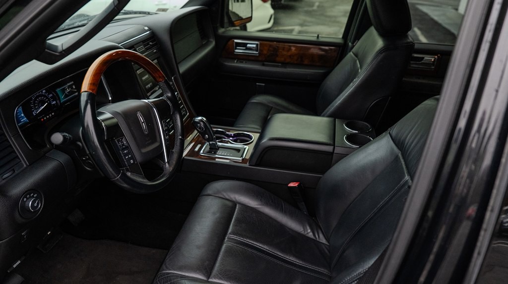 2015 Lincoln Navigator Image 9