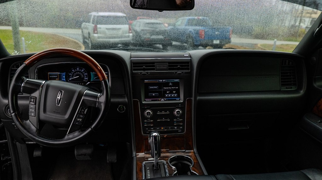 2015 Lincoln Navigator Image 12