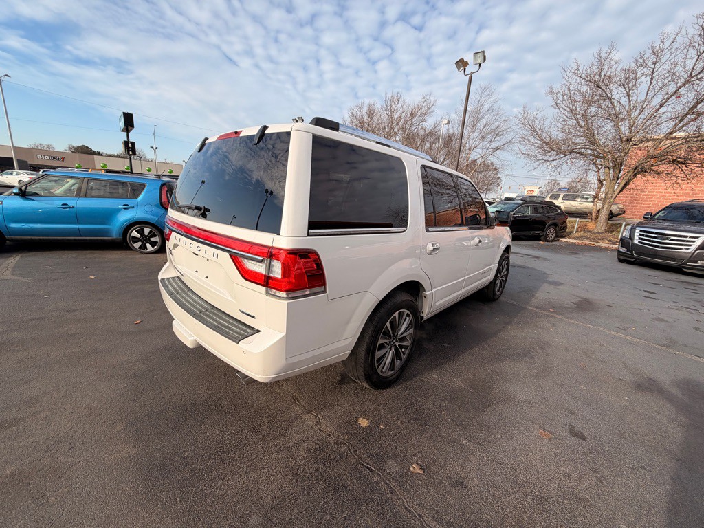 2015 Lincoln Navigator Image 3