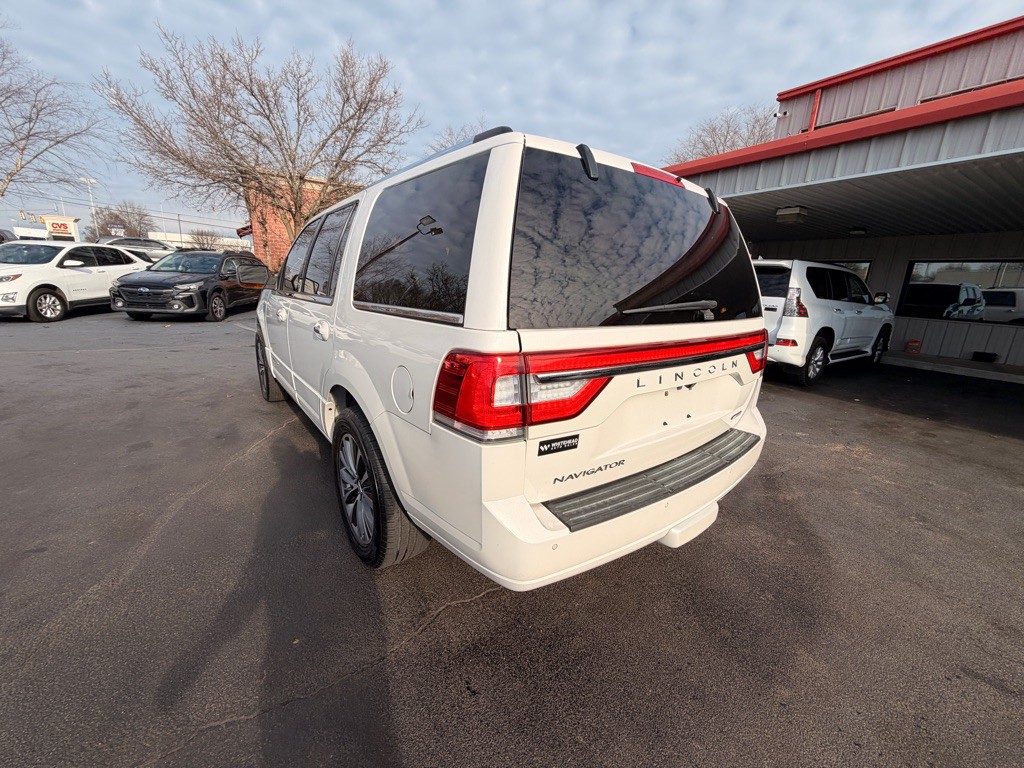 2015 Lincoln Navigator Image 4