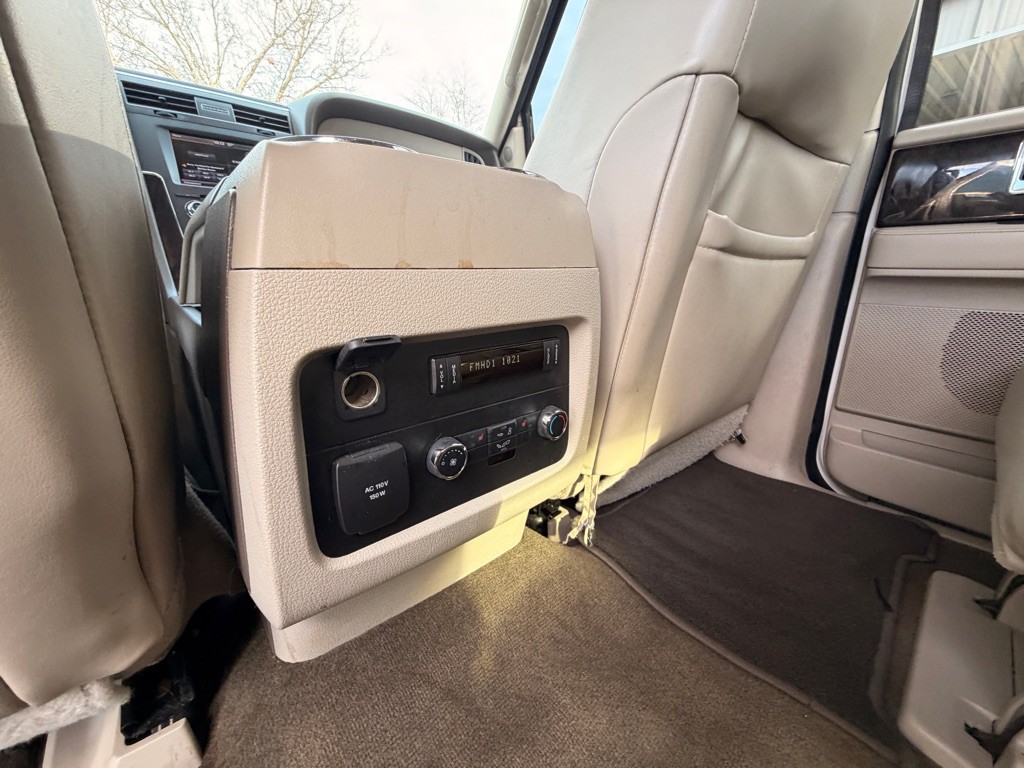 2015 Lincoln Navigator Image 9