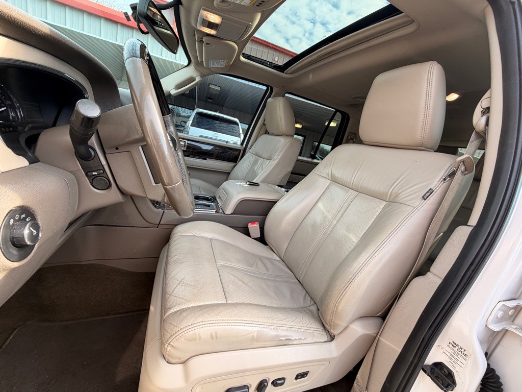 2015 Lincoln Navigator Image 10