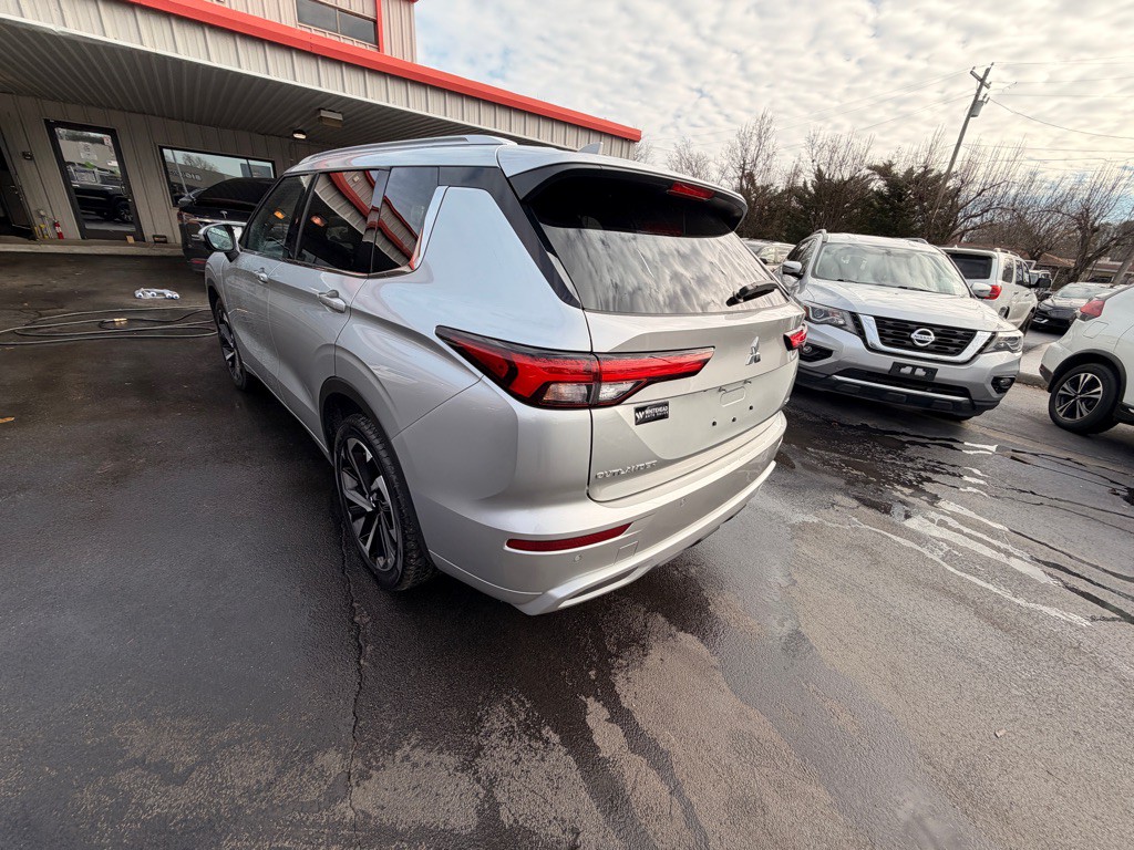 2024 Mitsubishi Outlander Image 4