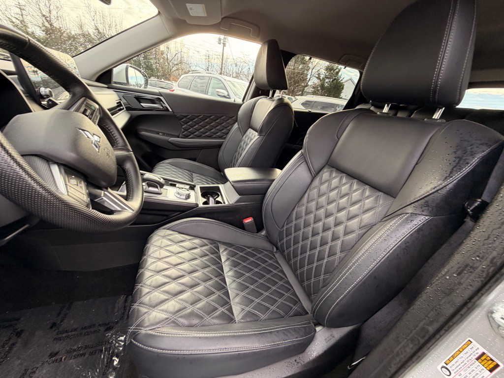 2024 Mitsubishi Outlander Image 9