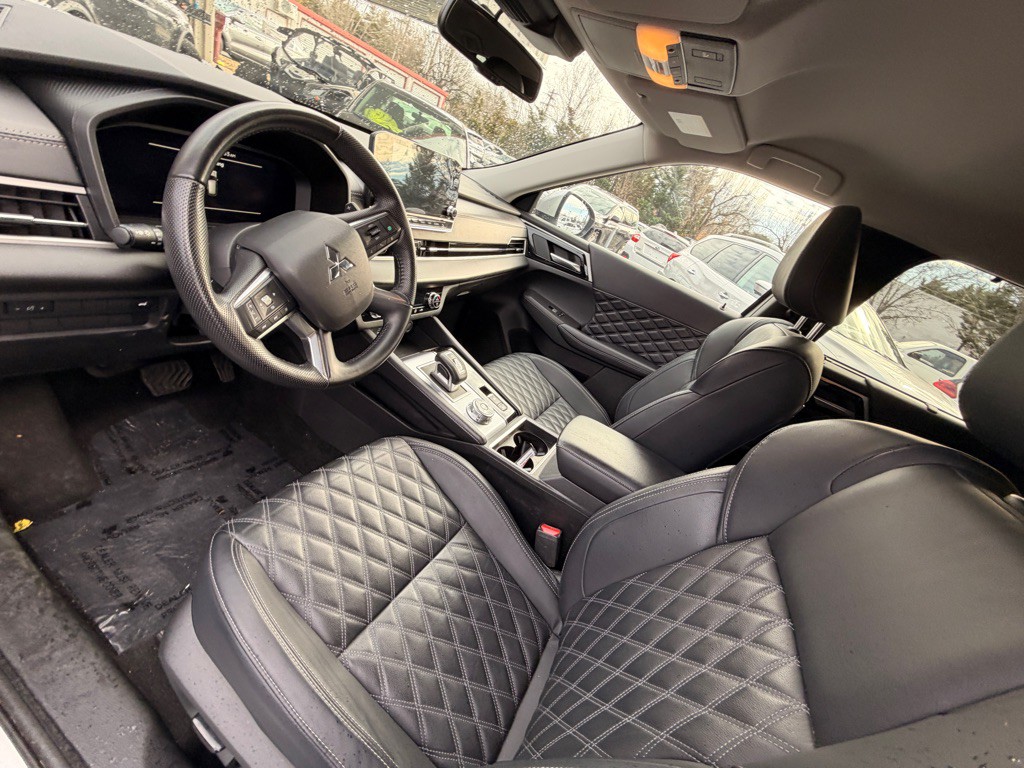 2024 Mitsubishi Outlander Image 10