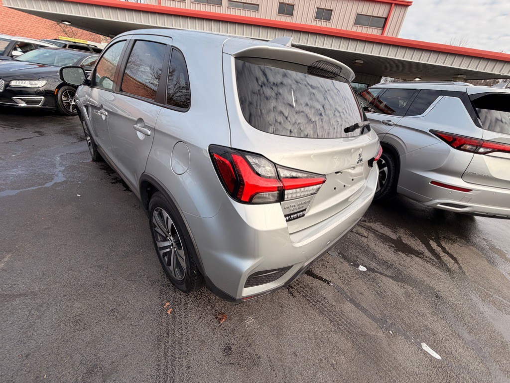 2024 Mitsubishi Outlander Image 4