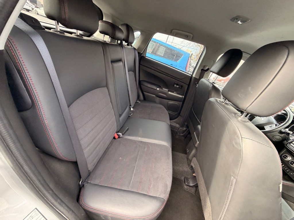 2024 Mitsubishi Outlander Image 6