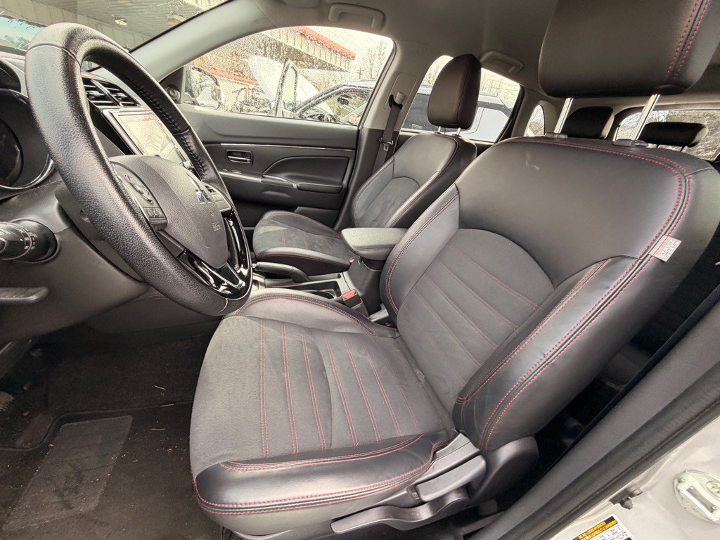 2024 Mitsubishi Outlander Image 8