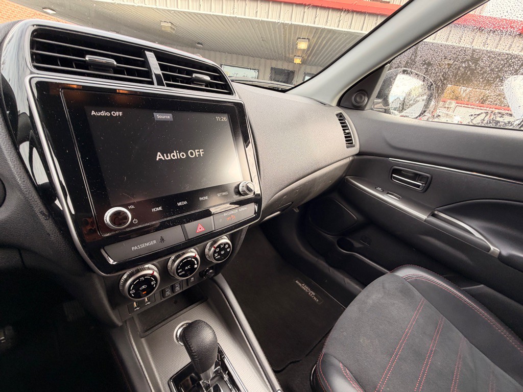 2024 Mitsubishi Outlander Image 10