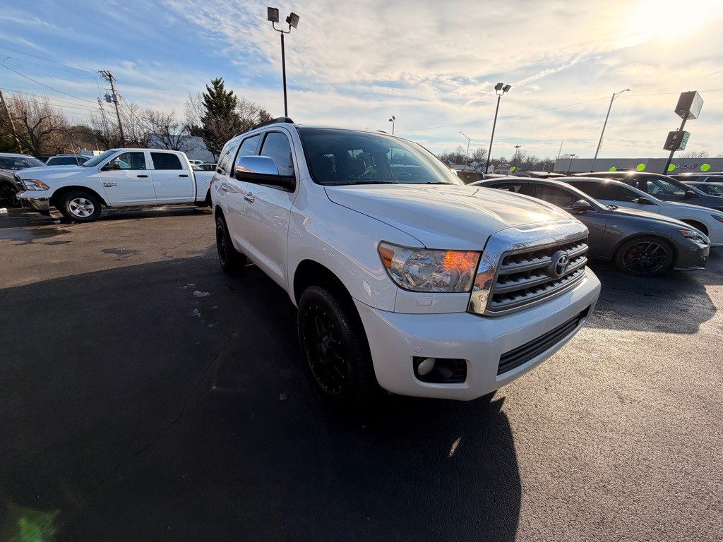 2015 Toyota Sequoia Image 2