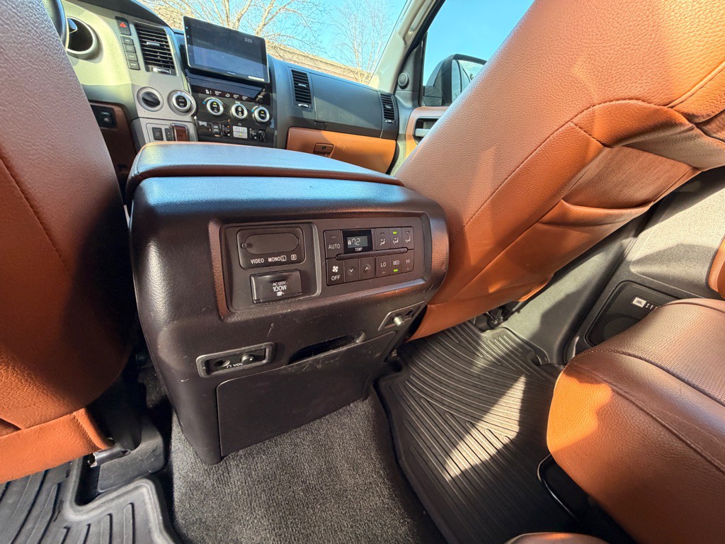 2015 Toyota Sequoia Image 9