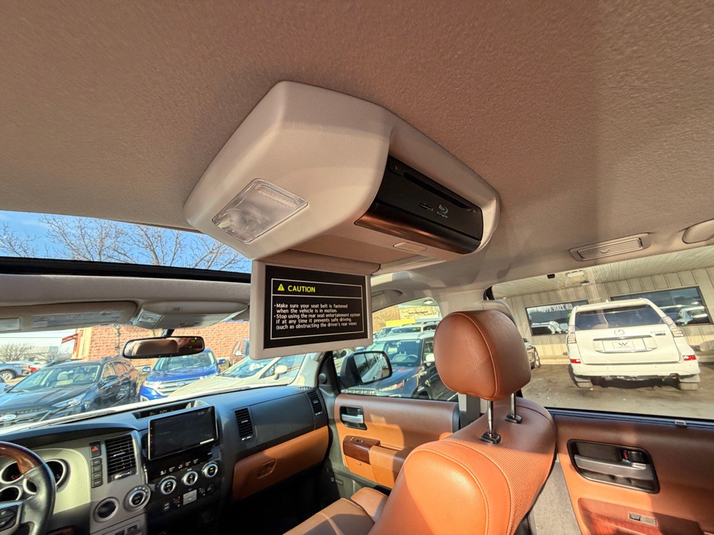 2015 Toyota Sequoia Image 11