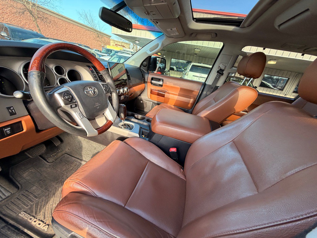 2015 Toyota Sequoia Image 13
