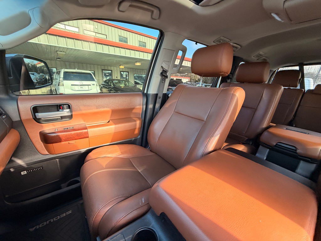 2015 Toyota Sequoia Image 14
