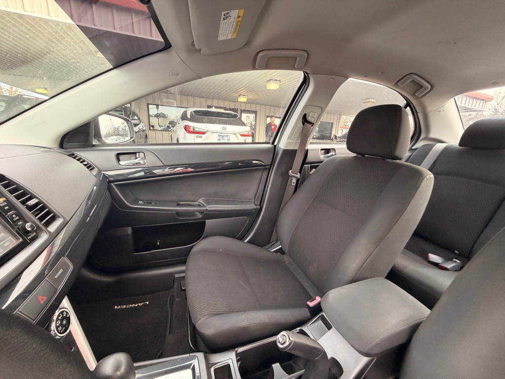 2017 Mitsubishi Lancer Image 4